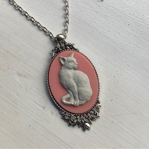 Large grey & pink cat cameo pendant in silver rose setting